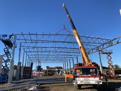 Skladovací a výrobní hala Luby - spodní stavba, komunikace, jeřábnické a zemní práce